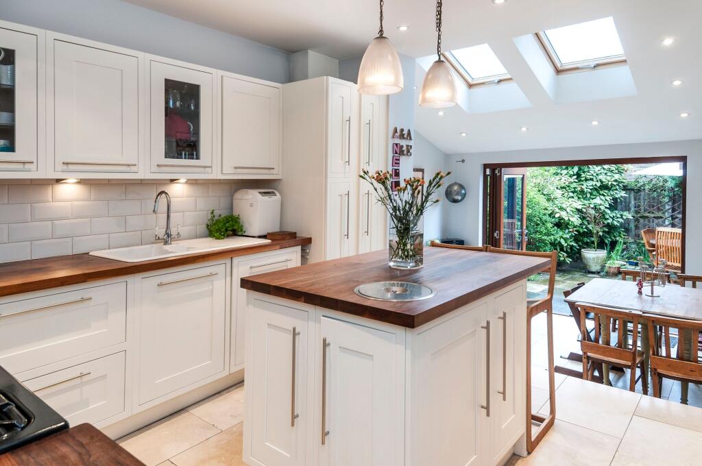 Main image of property: Kennington Lane, London, SE11