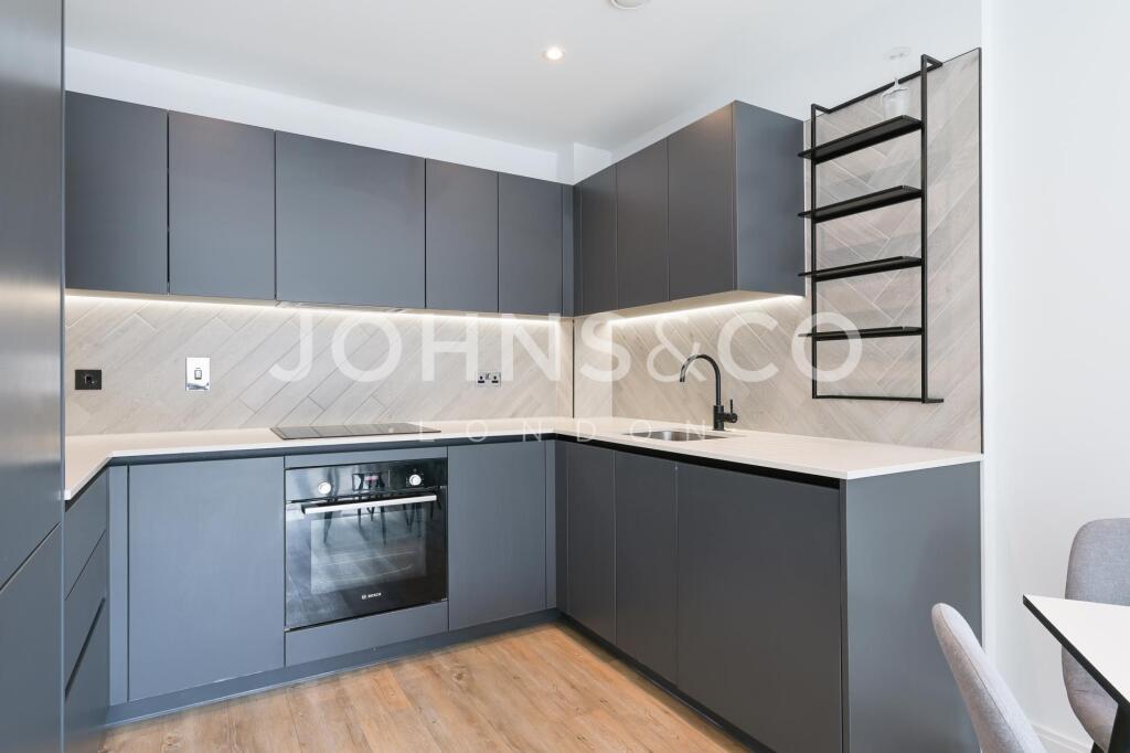 Apartment in Slough - View 5
