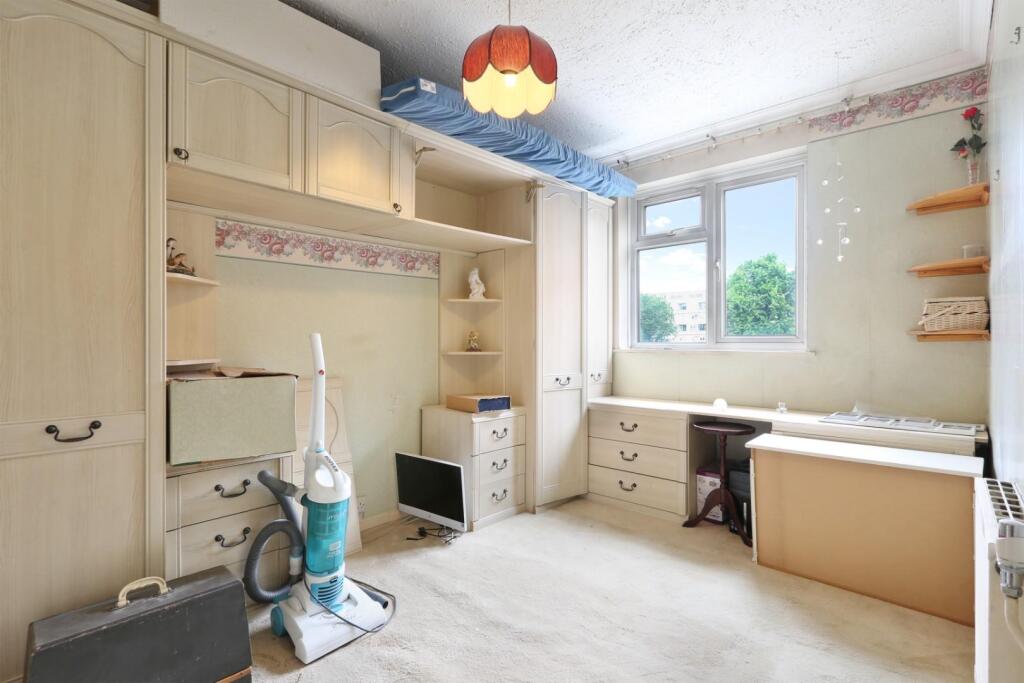 Apartment in London - More