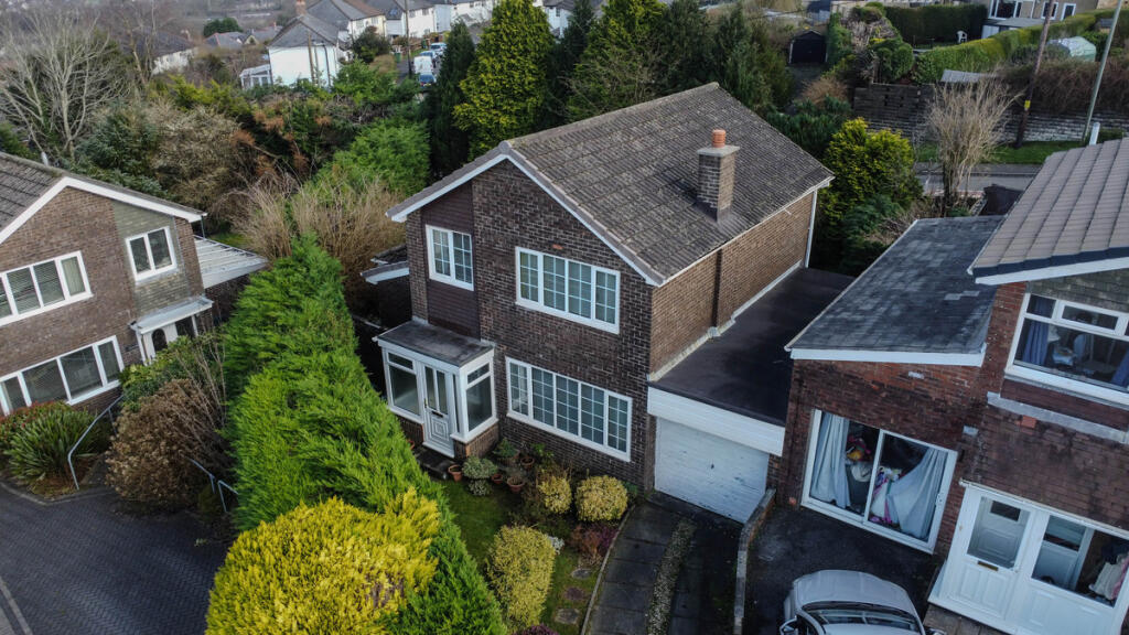 3-bed detached on Plas Grug, Caerphilly, CF83, £300,000