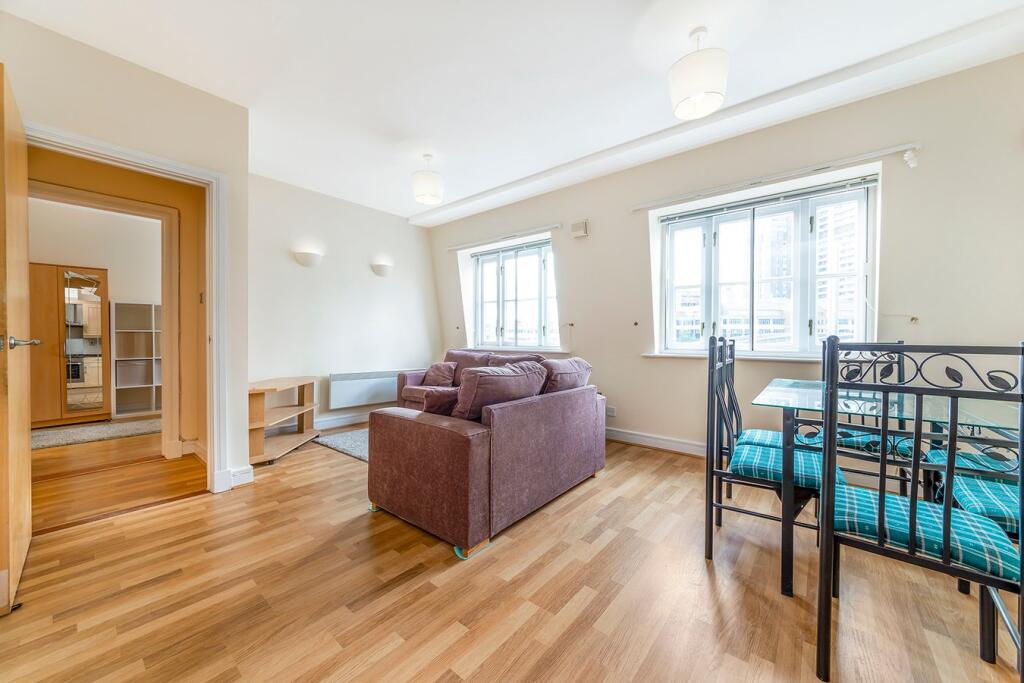 3-bed flat on Oxford Drive, London, SE1, £650,000