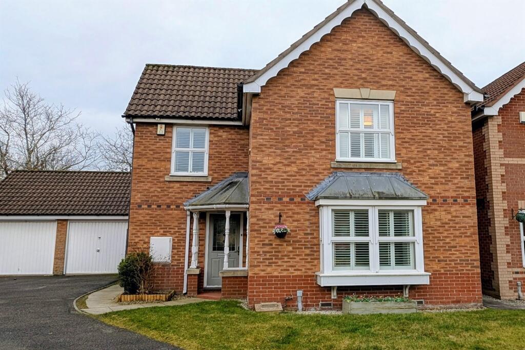 Main image of property: Elmsett Close, Great Sankey, Warrington, WA5 3RX