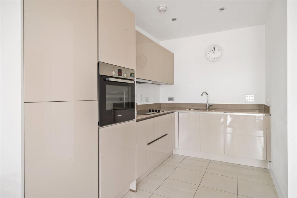 Apartment in Richmond, Kew - More