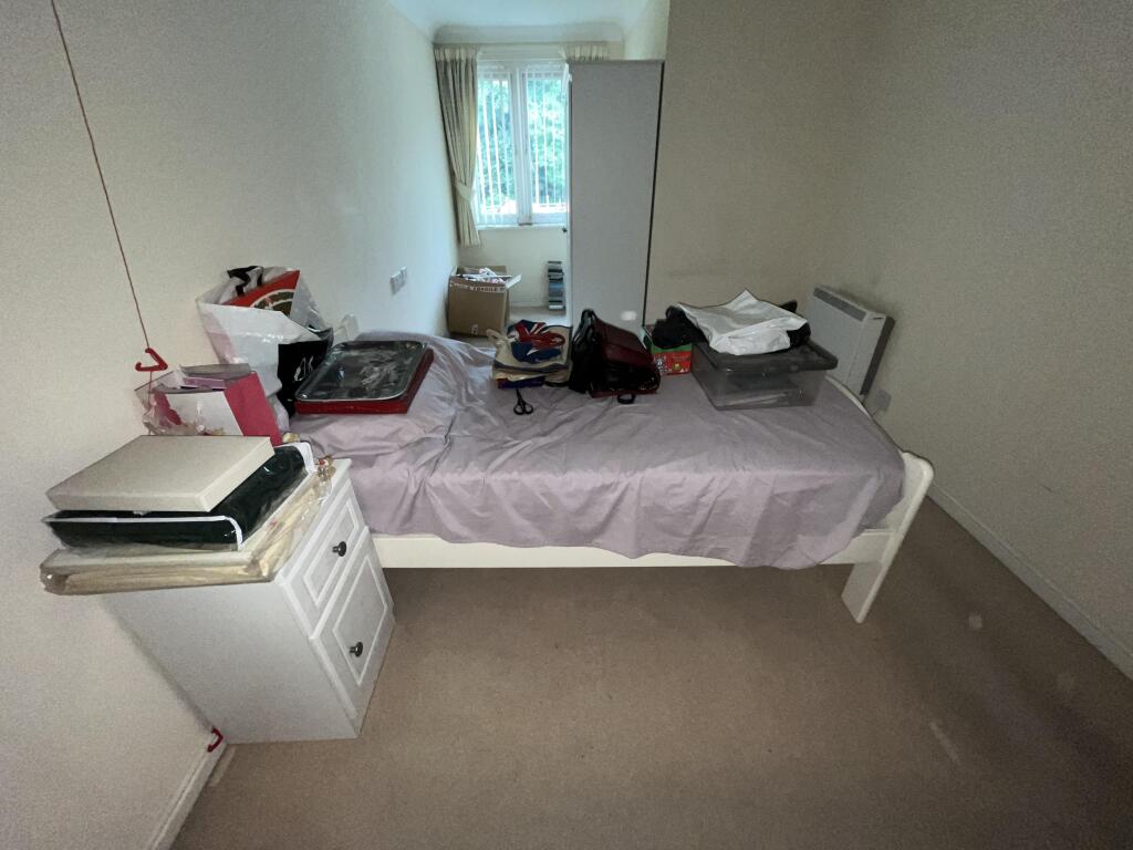 Flat 21, Mead Court, 281 Station Road, Addlestone, Surrey, KT15 photo 4
