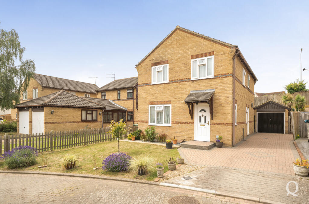 4-bed detached on Pavilion Drive, Kemsley, Sittingbourne, Kent, ME10, £400,000