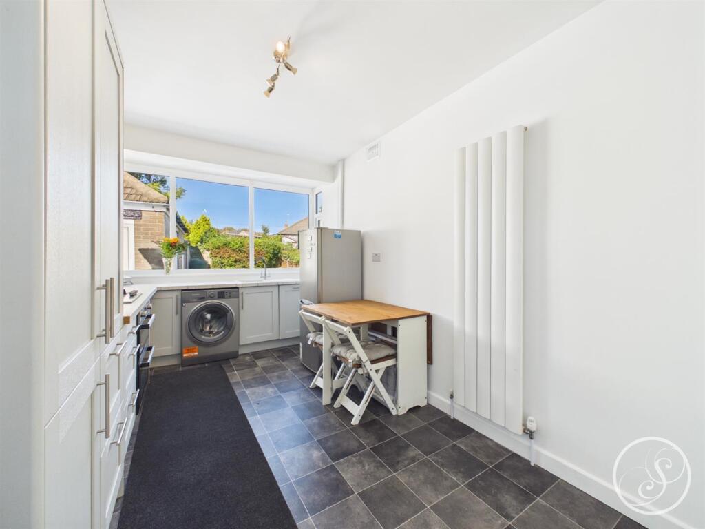House in Leeds, Carr Manor, Moor Allerton - More