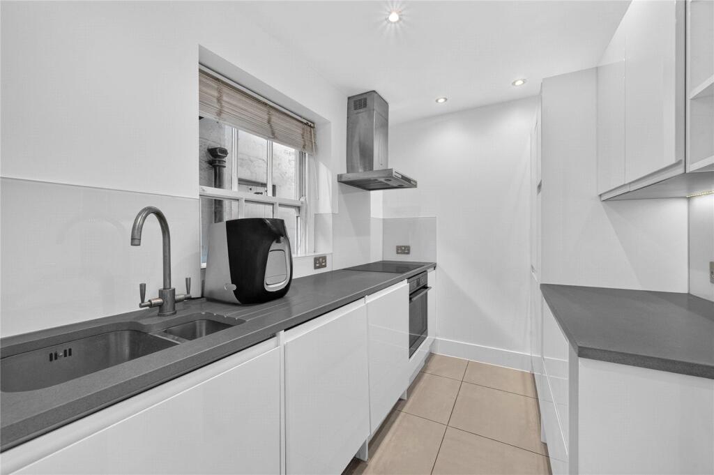 Apartment in London, City of Westminster - View 4