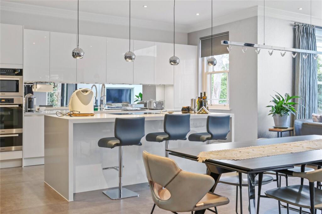 House in Walton-on-Thames, Surrey - View 2