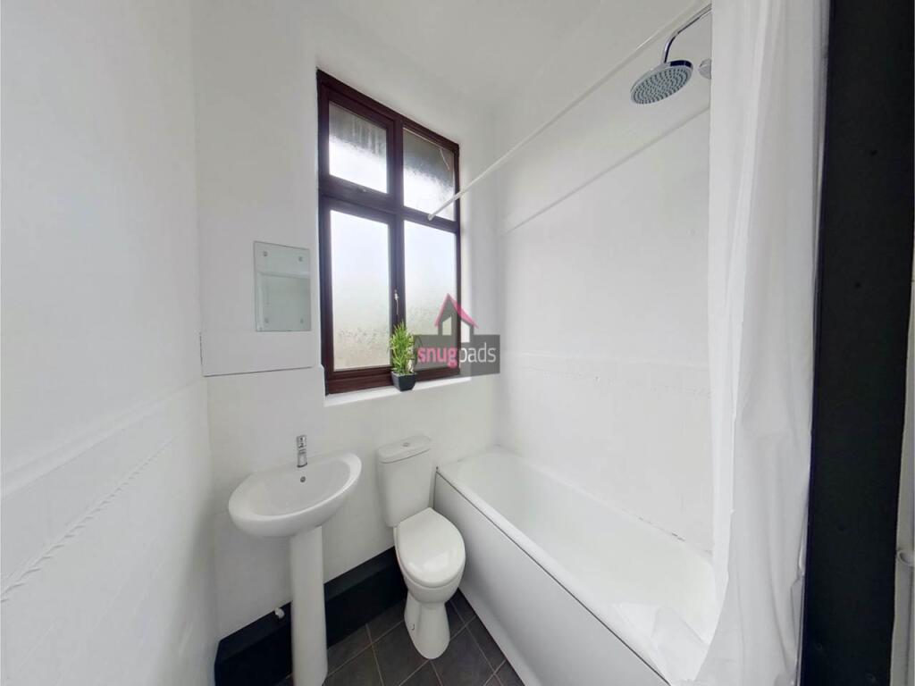 6 bedroom house for rent