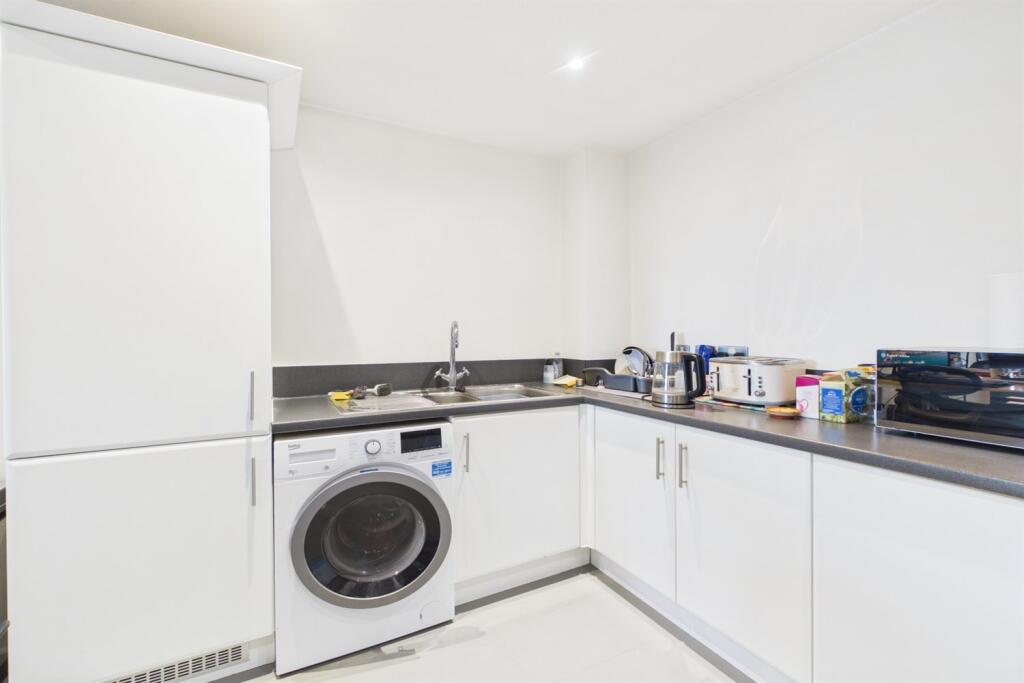 Apartment in London - View 5
