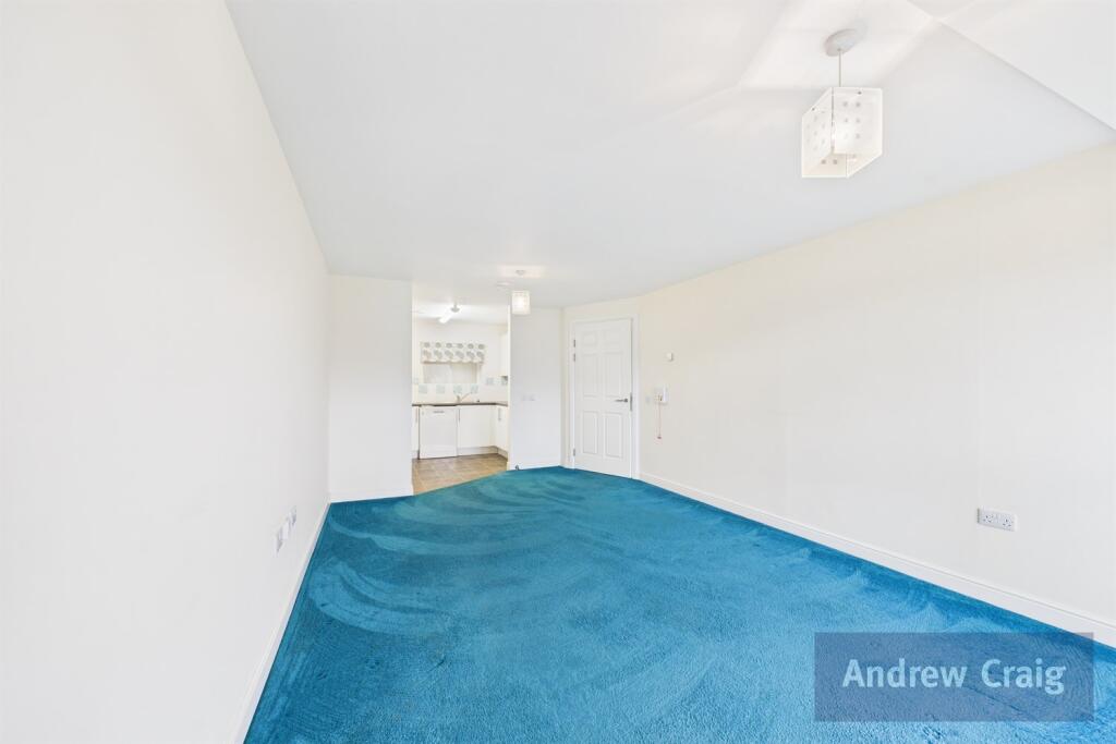 Apartment in North Tyneside, North East - View 5