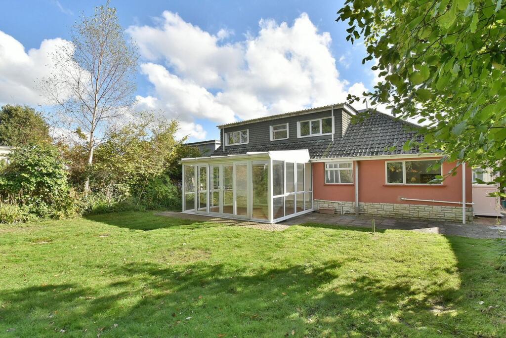 Longacre Drive, Ferndown, BH22 photo 4