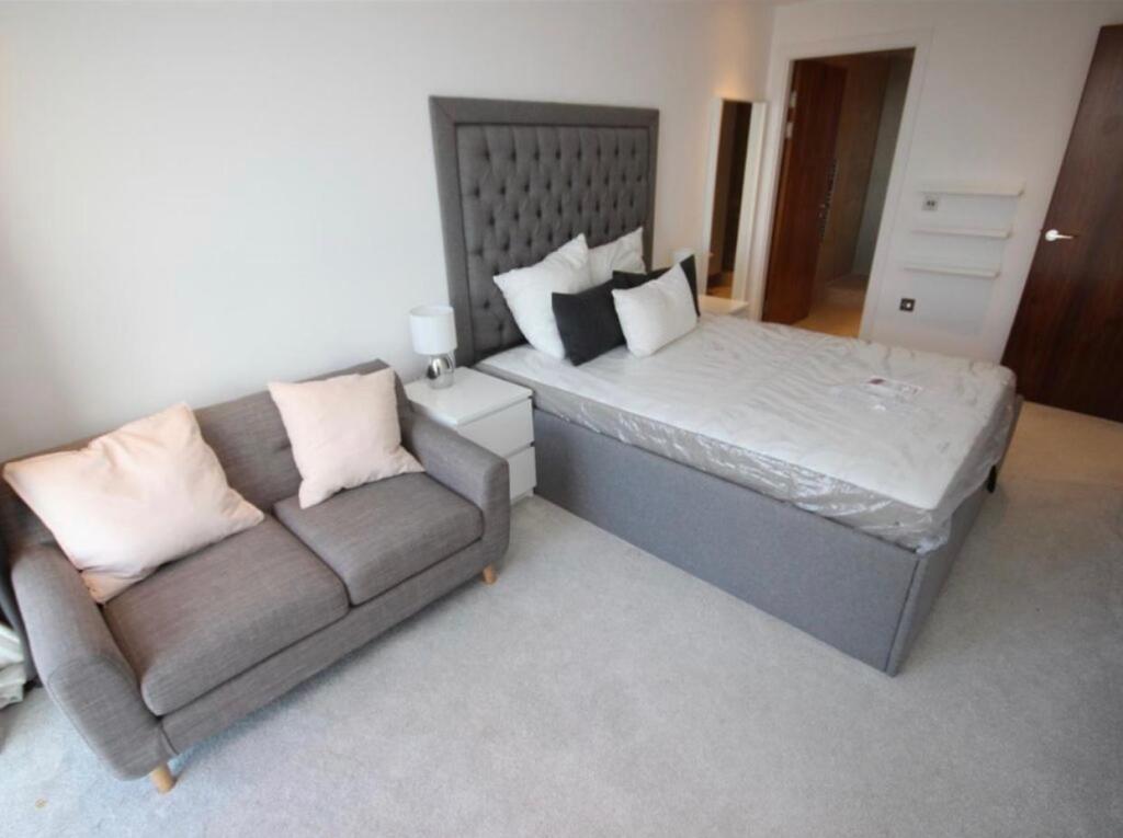 Apartment in Manchester - View 5