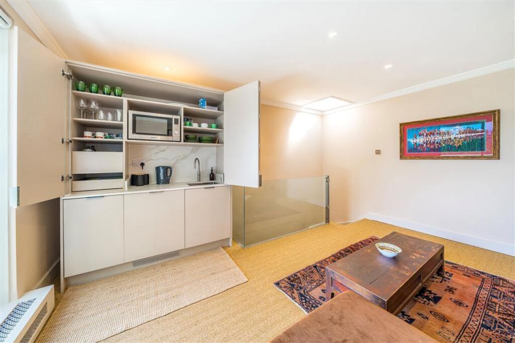 Apartment in London - View 3