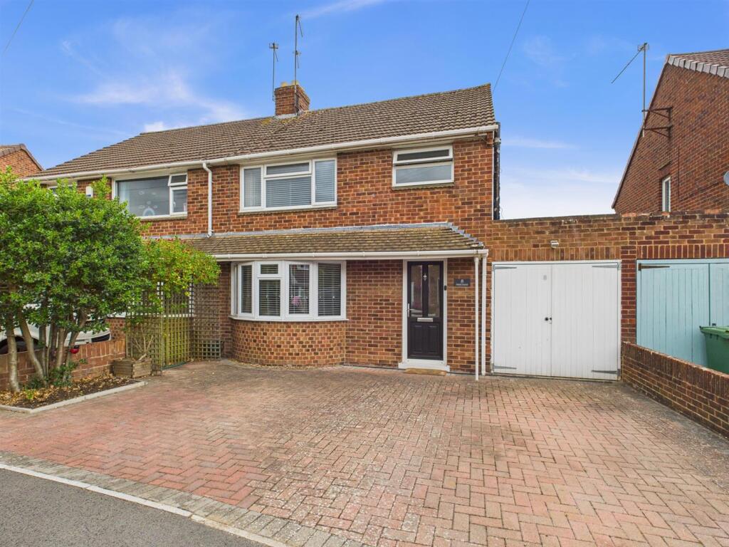 3-bed semi-detached on Stansby Crescent, Churchdown, Gloucester, £385,000