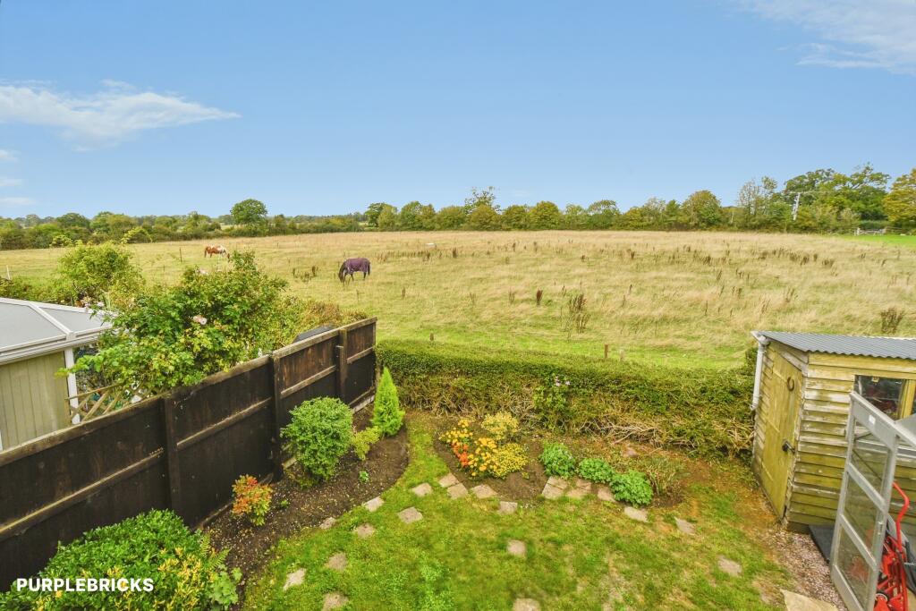 House in Gloucester - View 4