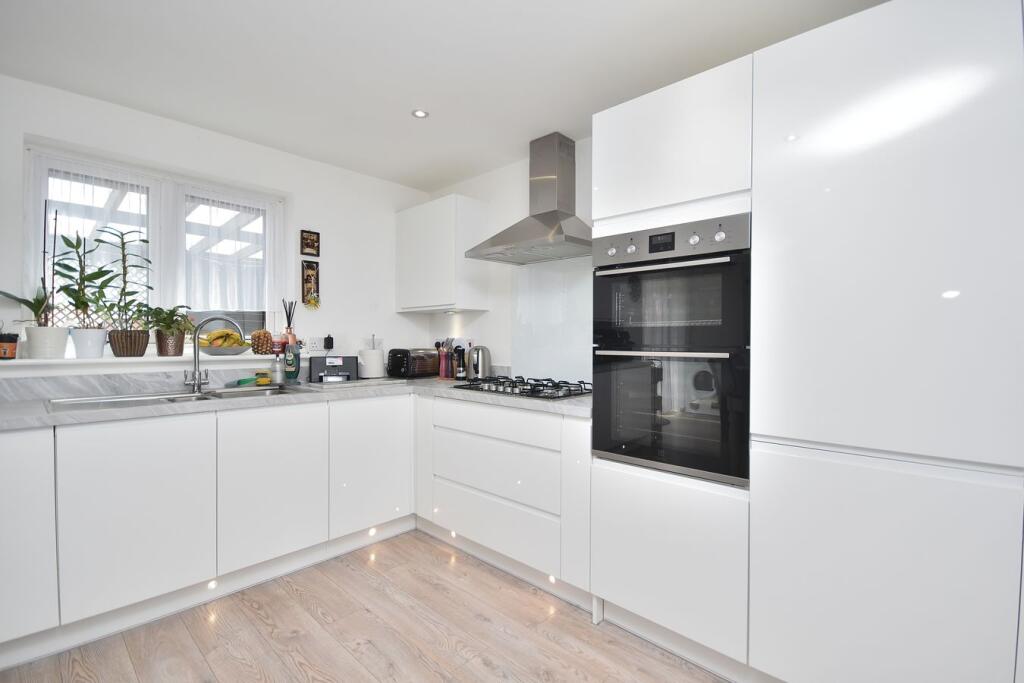 House in Little Harrowden, Glenvale Park, Wellingborough - View 4