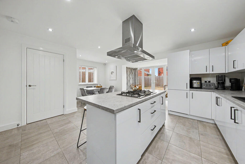 House in Chesterfield, Derbyshire - View 4