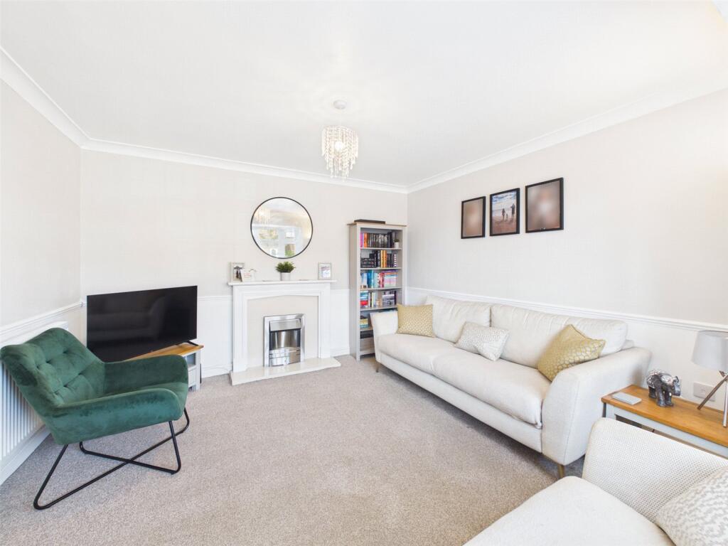 House in Gloucester - View 5