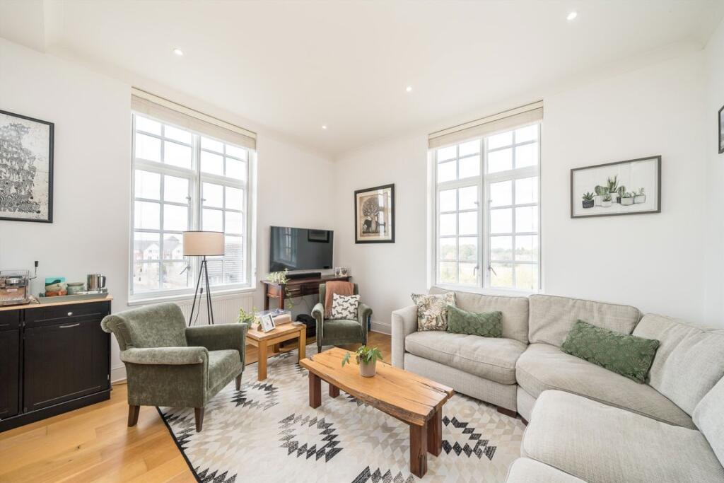 Apartment in Isleworth, Spring Grove - View 3