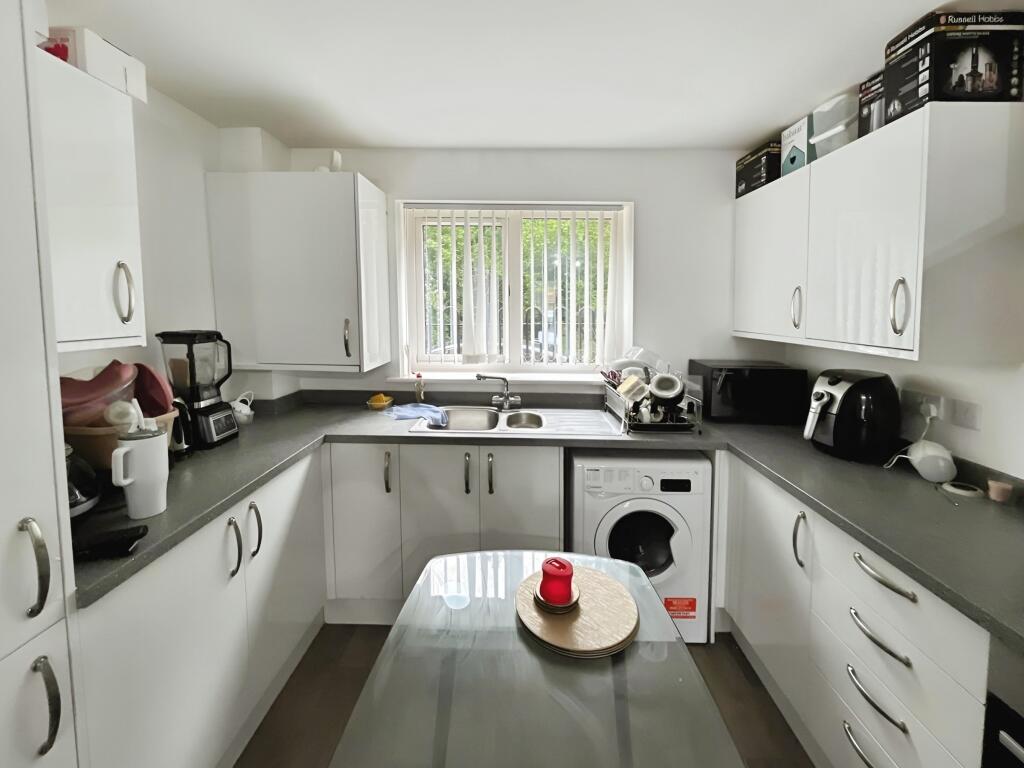Apartment in Peterborough, Bretton - View 3