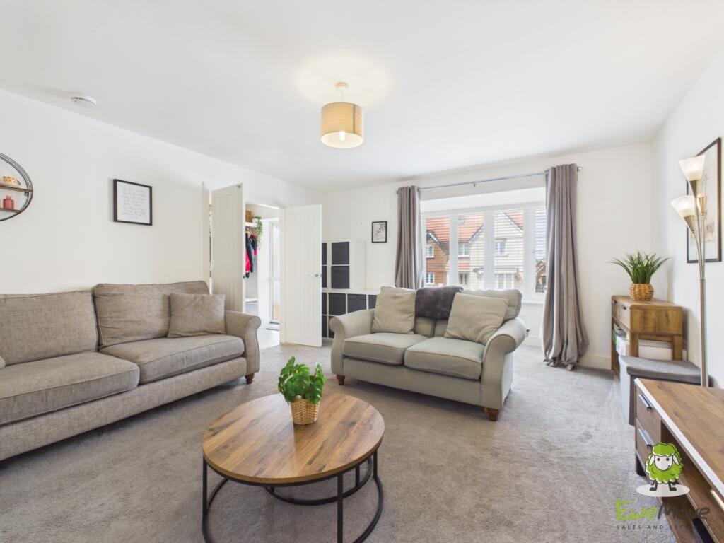 House in Basingstoke and Deane, Longacre, Kempshott Park - View 4
