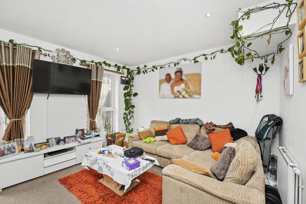 Apartment in London, Carterhatch, Southbury - View 2