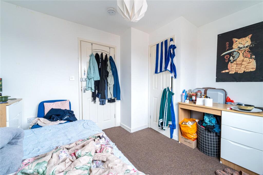 6 bedroom house for rent