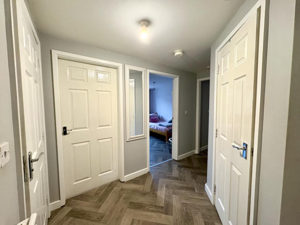 Cromwell Mount, Pontefract, WF8 photo 2