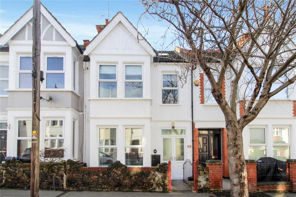 Main image of property: Fleetwood Avenue, Westcliff-on-Sea, Essex, SS0