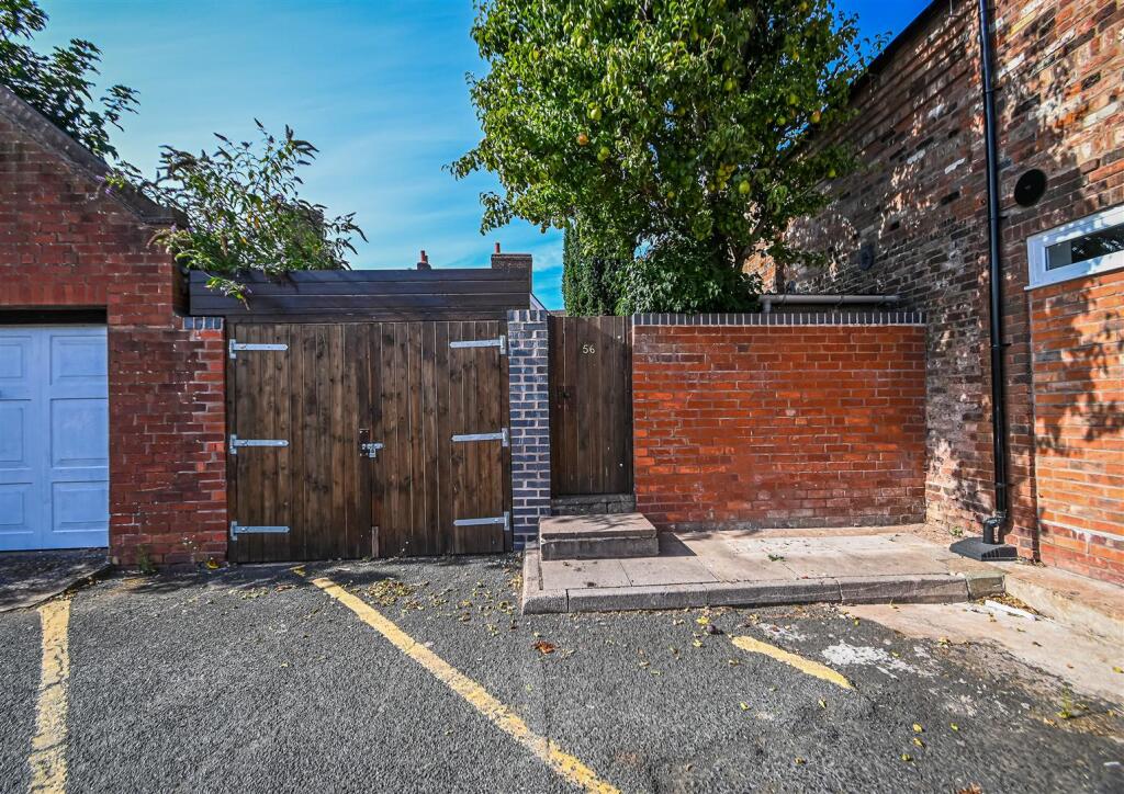 House in Bridgnorth, High Town, Oldbury - View 5