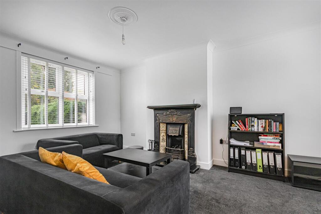 House in Leeds, New Scarborough, Westfield - View 4