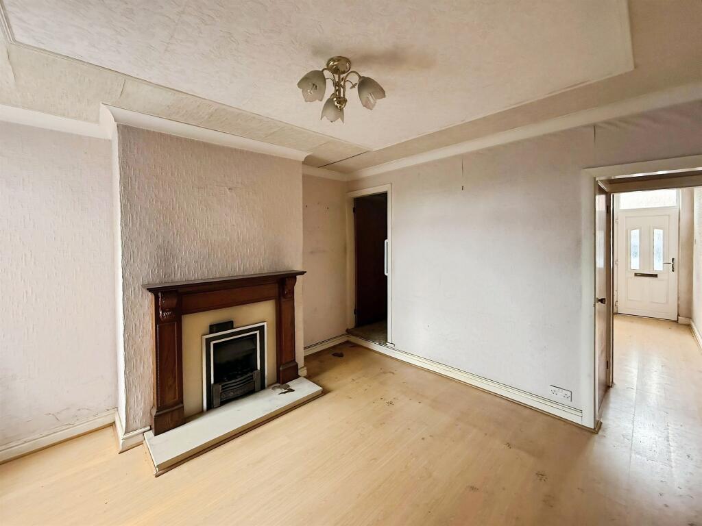 House in Mansfield, Nottinghamshire - More