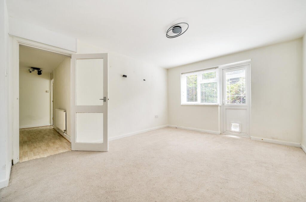 Apartment in Brighton, Round Hill - More