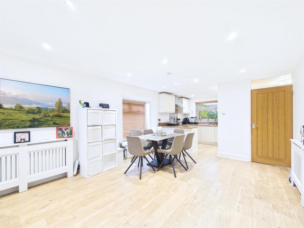 3-bed house on Viney Bank, Court Wood Lane, Croydon, £425,000