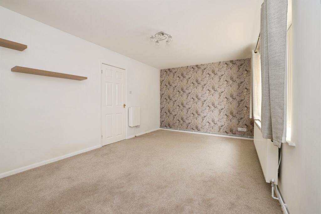 Apartment in Salisbury - More
