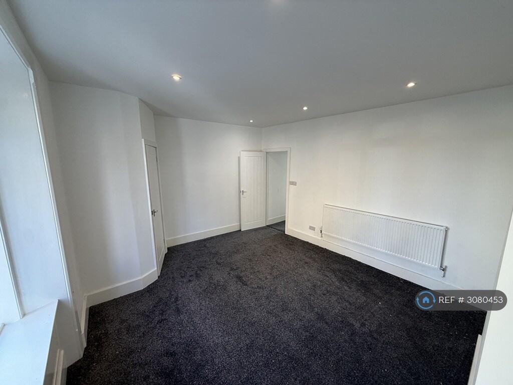 House in Huddersfield - View 4