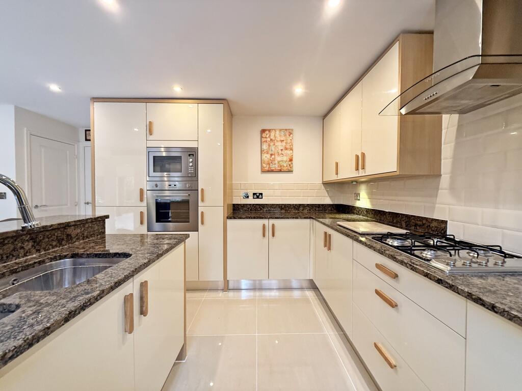 House in Cardiff, Llanharan - View 5