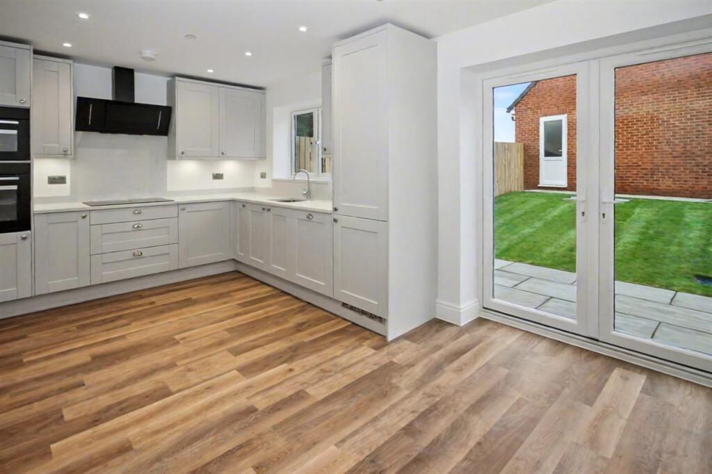 2, Blackberry Close, Great Barford photo 3