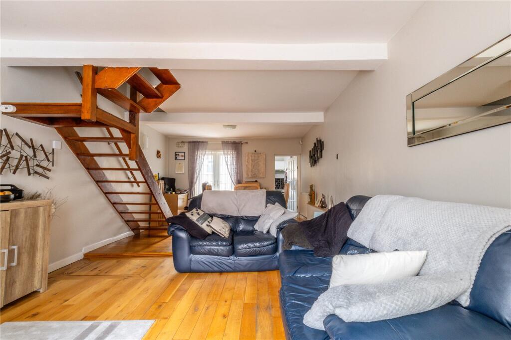 House in Bristol, Southville - More