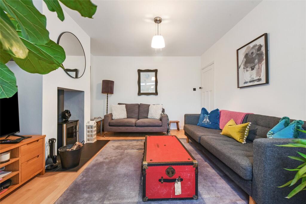 Kingsham Avenue, Chichester, West Sussex, PO19 - View 2