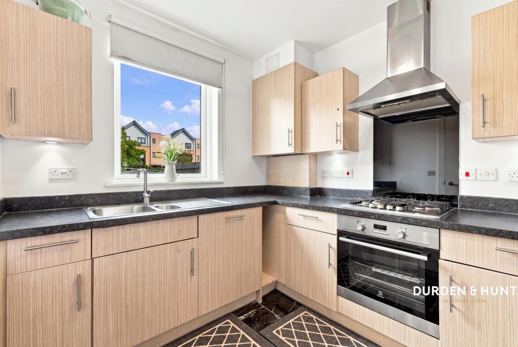 House in Romford - More