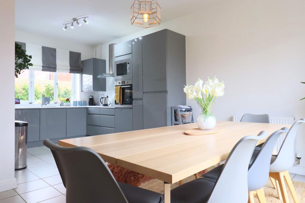 House in Gloucester - View 3