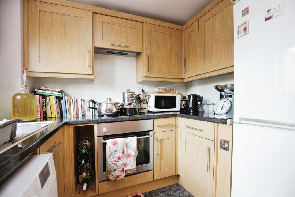 Apartment in Warwick, Whitemoor, Kenilworth - View 3