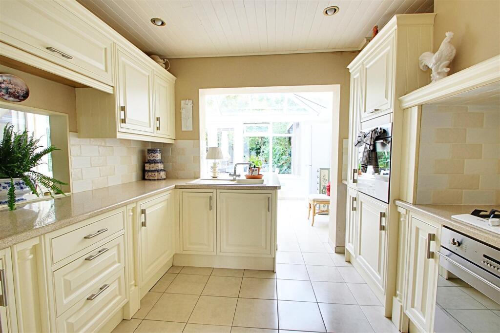 House in Hemel Hempstead - More