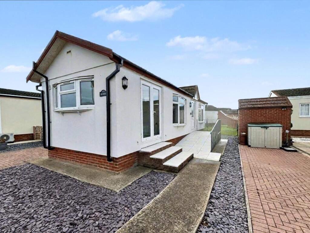 2-bed caravan on Great Postion Creek Road, Canvey Island, £120,000
