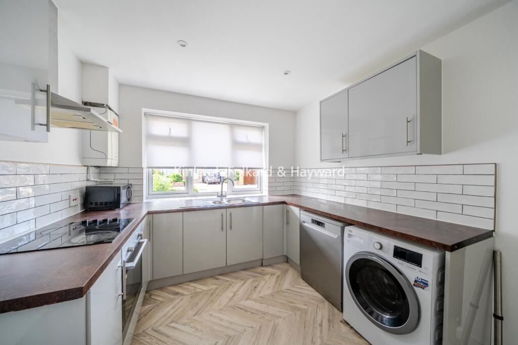 House in Bromley - More