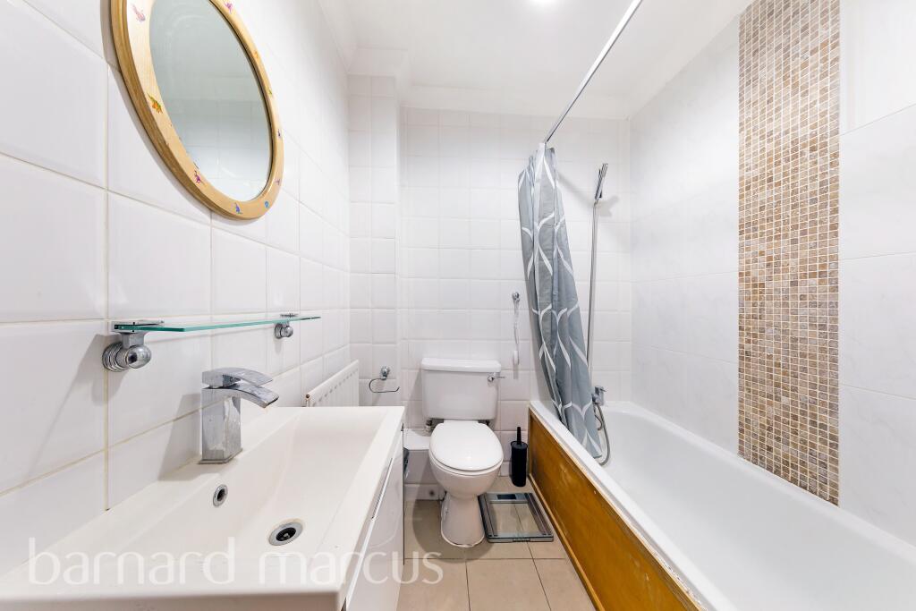 Apartment in Bromley - More