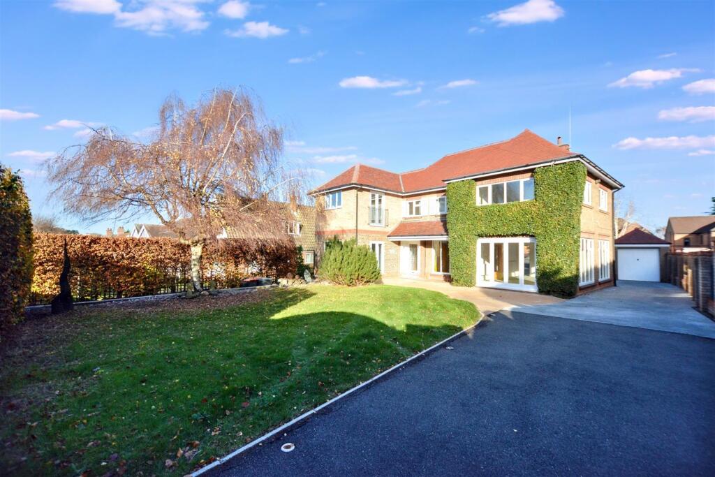 5-bed detached on Bridle Road, Bramcote, Nottingham, £800,000