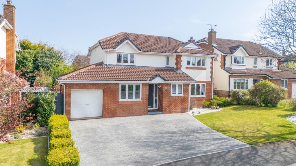 4-bed detached on Acorn Ridge, Walton, £600,000